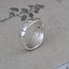 Anillo de plata S925 con diseño de nicho de apertura hecho a mano para mujer, con diseño de estrella y borde cruzado.