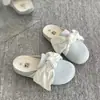 Pantuflas ligeras, transpirables y estables para mujer, diseño de moda y popular 2026, realzando un look sofisticado, con un ajuste ceñido y cobertura para los dedos del pie