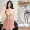 Lencería sensual, camisón de satén con ribete de encaje, estilo de deseo puro, tentación uniforme sin espalda con escote en V profundo