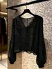 Camisa de retazos de encaje negro para mujer, nuevo diseño de verano, top elegante y holgado con cuello en V