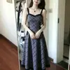 Vestido retro elegante de tirantes a rayas estilo francés para mujer, nueva colección primavera/verano 2026, con una elegante cintura de corbata y un diseño largo
