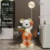 Alemania 2026 Nuevo Modelo Fabricante Oso Violento Adorno Grande para Sala de Estar, Bandeja Grande de Pie Celebridad de Internet, Altavoz al Lado de la TV