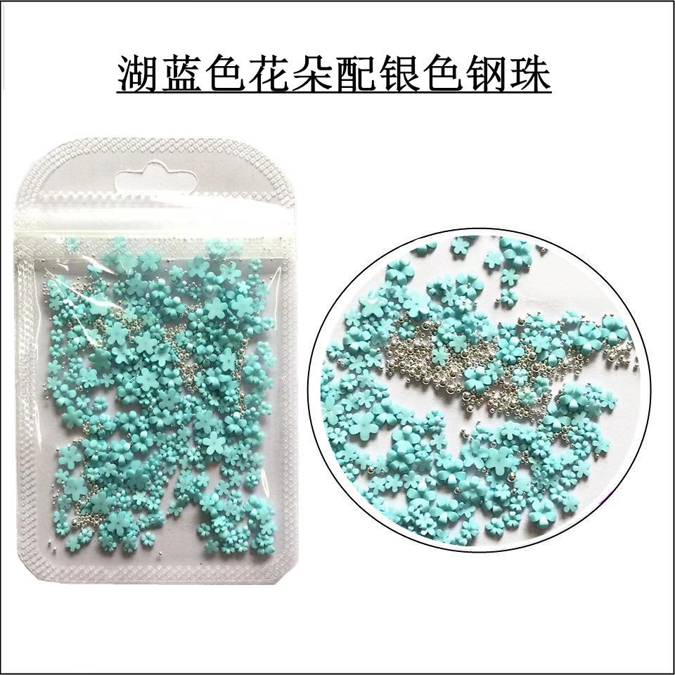湖蓝色花朵配银色钢珠