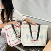 Las nuevas bolsas de regalo tejidas para el Festival de Medio Otoño se pueden imprimir con logotipos, usar para empaquetar regalos y laminar como bolsas de recuerdo.