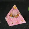 Comercio Exterior Transfronterizo Más Vendido Pirámide de Piedra Triturada de Resina de Cristal Adorno de Energía para Oficina Decoración de Escritorio para el Hogar Manualidad
