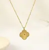 Pulsera de Flor de Cinco Hojas de Alta Gama Europea y Americana Transfronteriza, Pulsera de Trébol de Cinco Hojas de Acero Inoxidable, Joyería de Acero de Titanio al por Mayor