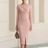 Vestido elegante de comprimento médio, justo ao corpo, com mangas compridas ombro a ombro, cintura franzida e fenda, para o trabalho, europeu e americano, de venda transfronteiriça