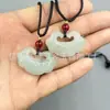 Colgante Candado Nube Verde Tianshan Jade de Seda Dorada de Xinjiang Jade Blanco Ruyi Candado Unisex Colgante de Jade de Paz Fuente de Suministro para Transmisiones en Vivo
