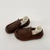 Sapatos Birkenstock Retrô de Fundo Plano com Salto Escondido para Mulheres 2026 Novo Outono Versátil Sola Macia com Saias Chinelos de Bico Fechado de Duas Vias
