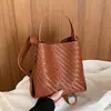 Bolsa transfronteriza de gran capacidad para mujer, nuevo bolso cruzado de moda otoño 2026, bolso cubo de hombro súper popular para el día a día