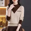 Las madres jóvenes pueden usar esta elegante prenda interior de cuello alto medio para otoño/invierno, una capa interior de moda que parece un suéter de dos piezas, un suéter de punto para mujeres de mediana edad