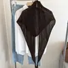 Chal de punto de lana de alta gama con diseño de triángulo hueco para mujer, otoño, versátil, tacto de alta gama, bufanda tipo chal con borlas, calentador de cuello