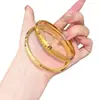 Novo Bracelete Banhado a Ouro de Estilo Étnico Chinês com Padrão de Diamante de Cor Única em Ambos os Lados, um Bracelete Fechado Extremamente Brilhante, Versátil e Que Não Desbota Facilmente