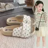 Zapatillas Versátiles de Verano con Lunares para Niñas Jóvenes 2026, Sandalias de Una Tira Estilo Francés para Niñas para Usar Afuera en la Playa