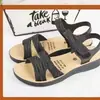 Sandalias para madre de mediana edad mujer Verano nueva moda planas antideslizantes resistentes al desgaste sandalias para mediana edad y ancianos