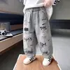 Calça Jeans Infantil Outono 2026 Nova Calça Infantil Estilo Primavera e Outono Versão Coreana Estilosa Calça Casual para Bebê Outono Tendência