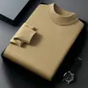 Novo suéter masculino de outono e inverno, cor sólida, antipilling, suéter de lã de malha fina, manga longa, gola alta meia-altura, vestuário masculino