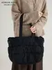Bolsa Tote de Nylon Grande Capacidade Estilo Coreano para Inverno para Mulheres, Novo Design de Nicho, Bolsa de Mão e Bolsa de Ombro Versátil para Uso Diário