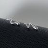 Pendientes de diseño de serpiente pequeña estilo frío INS para mujer, moda simple, Joker, aguja de plata 925, pendientes pentagonales, joyería al por mayor