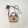 Bolso de paja tejido para mujer transfronterizo modelo nuevo 2026 estilo vacacional playero bolso cruzado tejido bolso de cubo de mano de verano