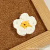 Flores pequeñas de hilo tejidas a mano flores tejidas lindas accesorios para el cabello DIY broches zapatos calcetines ropa accesorios decorativos