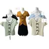 Nuevo Estilo de Verano Suéter Pequeño de Punto con Cuello en V Inspirado en Chanel con Bordes Ondulados, Top de Punto de Manga Corta con Hombro Normal, Top Versátil para Mujer de Corte Ajustado con Borde Ondulado