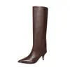 Botas de montaria femininas de cano alto em couro de flor integral, novo estilo outono, bico fino, salto agulha, botas de calçar por cima do joelho