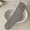 Calcetines de encaje Suxinaimin para mujer de primavera y otoño combinados con zapatillas de entrenamiento alemanas, calcetines largos en un color café relajado, calcetines apilados a media pantorrilla