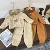 Conjunto patchwork personalizado para niños, nueva colección de invierno 2025, sudadera con capucha y pantalón de chándal color block de forro polar unisex, estilo coreano