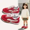 Zapatos para niños, zapatillas de entrenamiento rojas de suela blanda para niñas, modelo nuevo de otoño 2026 para estudiantes, zapatillas deportivas transpirables de malla para niños