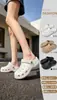 Nuevas sandalias de verano para mujer, antideslizantes, versátiles, con punta abierta parcial, para dormitorio, trabajo, playa, con amortiguación de aire, suelas gruesas y diseño perforado
