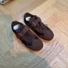 Zapatos planos, estilo retro, diseño de cordones, zapatillas de entrenamiento alemanas de moda para mujer, zapatillas casuales de malla 2026, nuevo diseño con volantes
