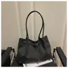 Bolsa Tote de Ombro Grande Capacidade Fosca Nova Outono Inverno Retro Transfronteiriça para Mulheres, Bolsa de Braço Moda Retro para o Dia a Dia