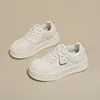 Nuevas Zapatillas Blancas Estilo Coreano Ins Otoño 2026 para Estudiantes Femeninas con Aumento Interno de Altura, Zapatos Deportivos Casuales de Suela Gruesa 26829