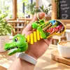 Pistola de Dinossauro de Apertar e Atirar, Brinquedo de Garra, Pistola de Brinquedo de Batalha, Chaveiro, Pingente Pequeno, Pequeno Brinde de Garra