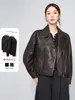 Jaqueta curta de couro de ovelha feminina 2026 outono/inverno estilo motociclista gola lapela solta casual preta com toque de luxo