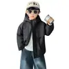 Chaqueta de Algodón Gruesa con Bolsillo Tridimensional de Terciopelo para Niños Estilo Otoño e Invierno 2026 Nuevo Estilo de Invierno para Niños Pequeños y Medianos Ropa de Algodón de Dos Capas Moderna
