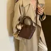 Bolso pequeño para mujer, nuevo y moderno 2026, bolso de hombro casual versátil, bolso tipo cubo de moda retro, bolso cruzado texturizado