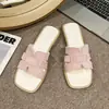 Sandálias Estilo Retro Francês para Mulheres 2026 Verão Nova Moda Versátil Emagrecedoras Sandálias Flat Slide para Uso ao Ar Livre