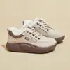 Tênis de Pelúcia de Inverno Feminino 2025 Versão Coreana Versátil Sola Grossa Quente Sapatos de Algodão Sapatos de Pai