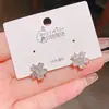 Lujo Ligero, Gama Alta, Sencillos, Pendientes de Estrella y Flor Mini Incrustados de Diamantes, Versátiles y Elegantes, Joyería de Oreja Única de Nicho Retro