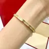 [02] Comercio exterior al por mayor joyería versión estrecha uña completa taladro completo destornillador estrella pulsera de acero de titanio amantes