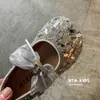 Zapatos Nuevos de Niña Estilo Coreano para Primavera y Otoño 2026, Zapatos de Princesa para Niños Súper Bonitos con Corona, Lazo y Lentejuelas