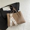 Bolsa de Grande Capacidade 2025 Nova Bolsa Feminina de Cor Lisa Simples Bolsa de Ombro Fashionável para o Trabalho Bolsa para Aluno de Faculdade