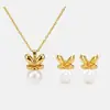 Set de Pendientes de Mariposa de Perla de Lujo y Cadena para Clavícula, Moda de Lujo Ligero con un Toque de Alta Gama, Venta al por Mayor para Mujeres