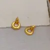 Nuevos Pendientes de Tuerca Elegantes Retro Textura Mate Colgante en Forma de U Sacudible Chapado en Cobre con Oro Real de 18K Aguja de Plata 925
