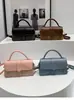 Bolso de mano minimalista único y elegante para mujer, nuevo modelo otoño e invierno 2026, bolso cuadrado pequeño de color liso, bolso cruzado para el hombro casual para el día a día