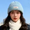Chapéu de Lã Tricotado Azul para Mulheres Outono e Inverno 2025 Circunferência da Cabeça Grande Chapéu para Frio Mostrando o Rosto Pequeno Proteção Quente para Orelhas Chapéu com Capuz