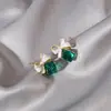 E175 Yiwu Venta Directa de Fábrica Pendientes de Cristal Cubo Lazo Venta al por Mayor Envío Gratis Aleación de Acero