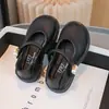 Sapatos de couro para meninas, nova coleção de verão 2024, sapatos de princesa estilosos, estilo coreano, sola macia, sapatilhas antiderrapantes, sapatos de couro versáteis para crianças